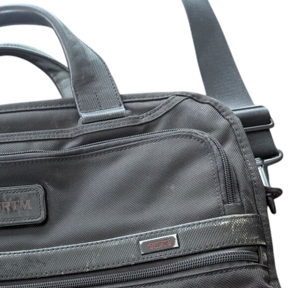TUMI Black Nylon Laptop/Tablet Case w adjustable shoulder strap - Picture 4 of 12